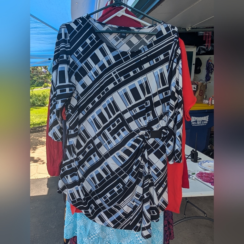 Alfani Black and White Abstract Tunic